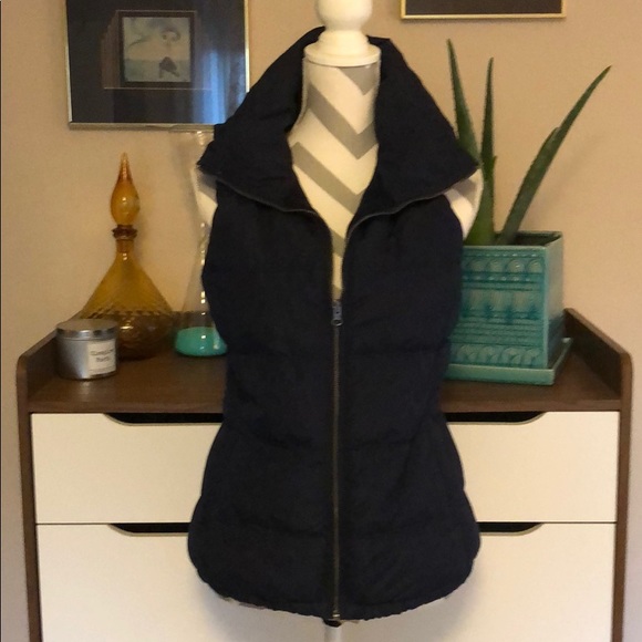 Classic Puffer Vest - Picture 1 of 5